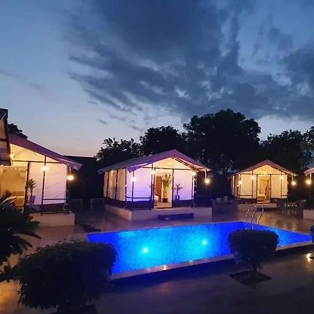 Luxury Farmhouse In Chhatarpur With Pool Νέο Δελχί Εξωτερικό φωτογραφία