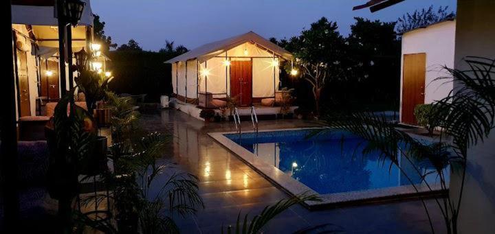 Luxury Farmhouse In Chhatarpur With Pool Νέο Δελχί Εξωτερικό φωτογραφία