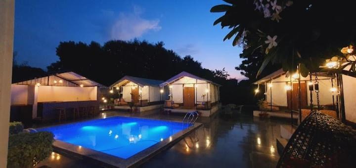 Luxury Farmhouse In Chhatarpur With Pool Νέο Δελχί Εξωτερικό φωτογραφία