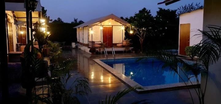 Luxury Farmhouse In Chhatarpur With Pool Νέο Δελχί Εξωτερικό φωτογραφία