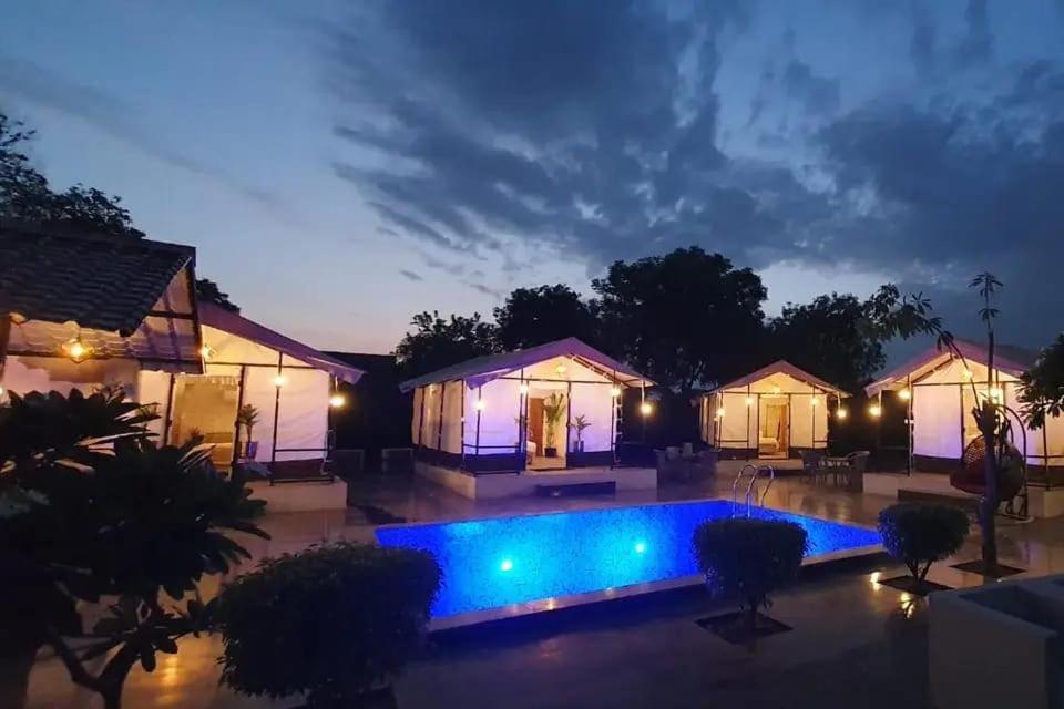 Luxury Farmhouse In Chhatarpur With Pool Νέο Δελχί Εξωτερικό φωτογραφία